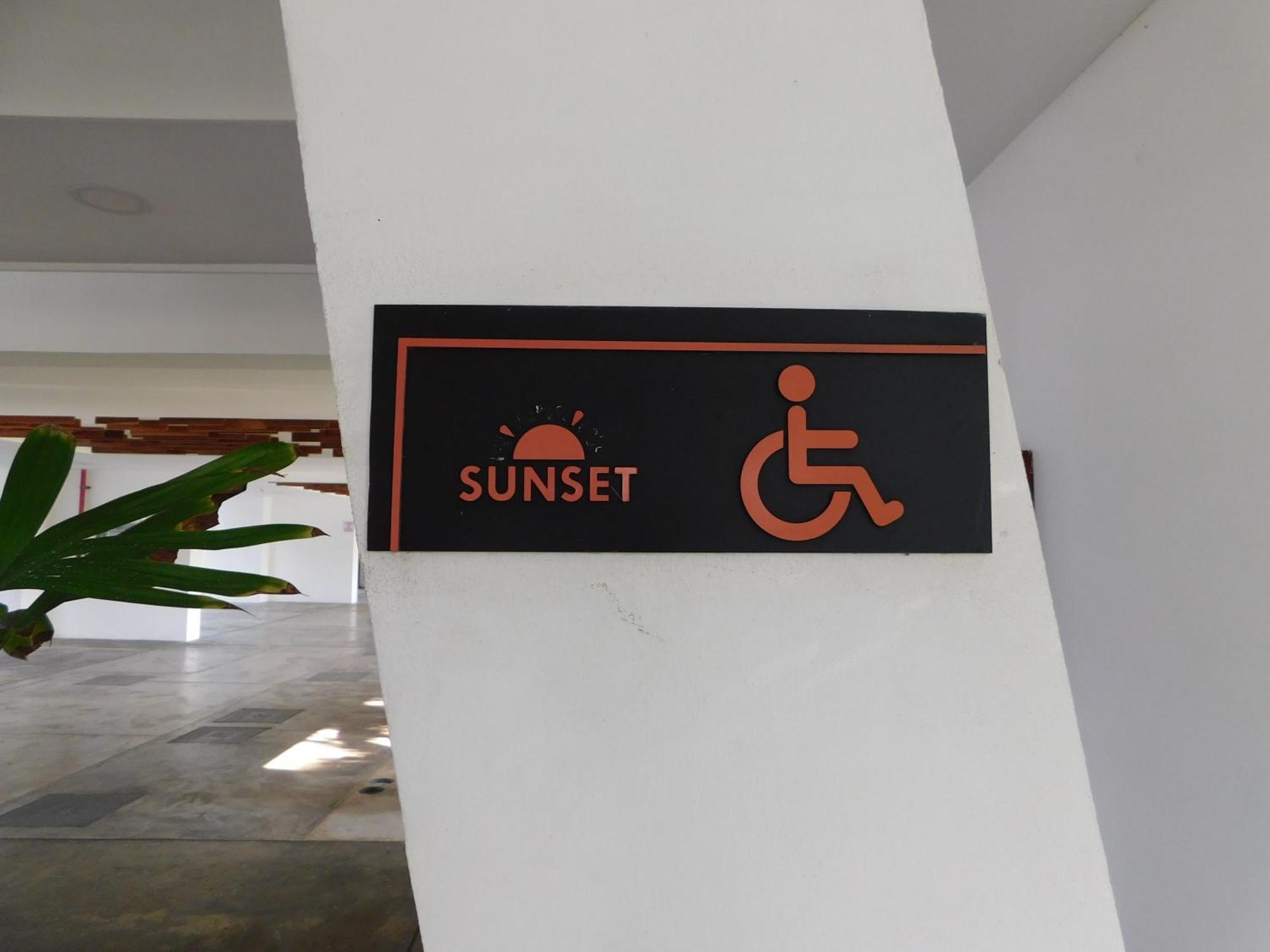 Sunset 205, Sleeps Six, Next Door To The Pool, 100M To The Beach! 哈科 外观 照片